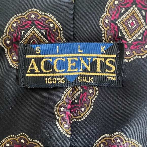 Men's Black Patterned Silk Accents Tie - Picture 9 of 10